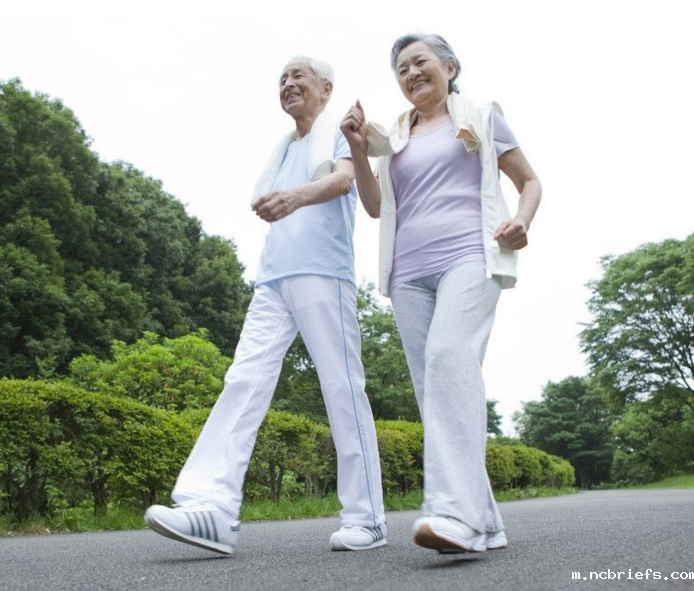 超声骨密度检测仪厂家提醒科学散步提高骨密度
