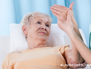 便携式骨密度检测仪提醒年轻人需注意骨质疏松