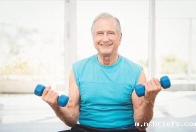 便携式骨密度检测仪揭示66岁大爷骨密度和三十岁差不多，好习惯决定的！