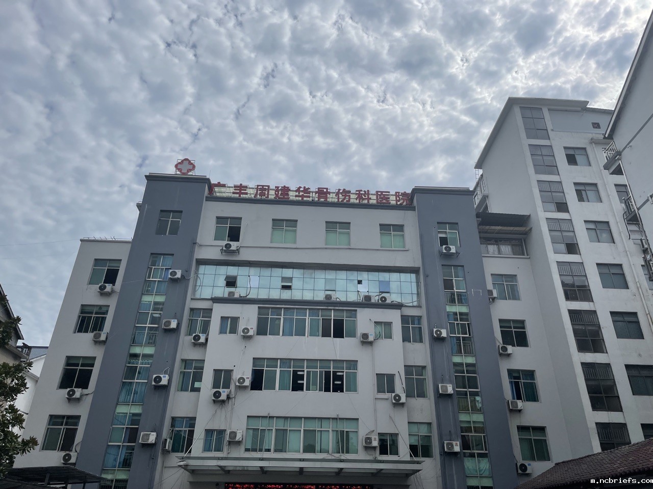 广丰周建华骨伤科医院引进超声波骨密度分析仪,预防骨质疏松